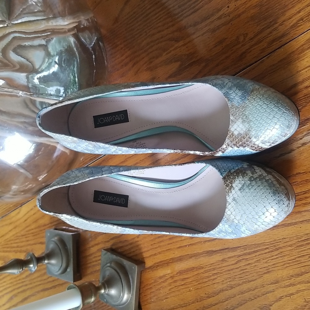 Joan & David Blue Reptile Heels, size 6
